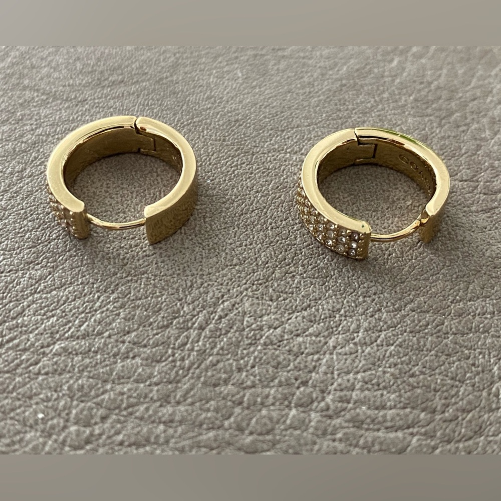 COACH Crystal Pavé Huggie Earrings Faux Stone Gold Tone - Picture 5 of 5